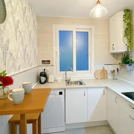 Apartamento Parking Publico Gratis - Muy Decorado - Balcones *
